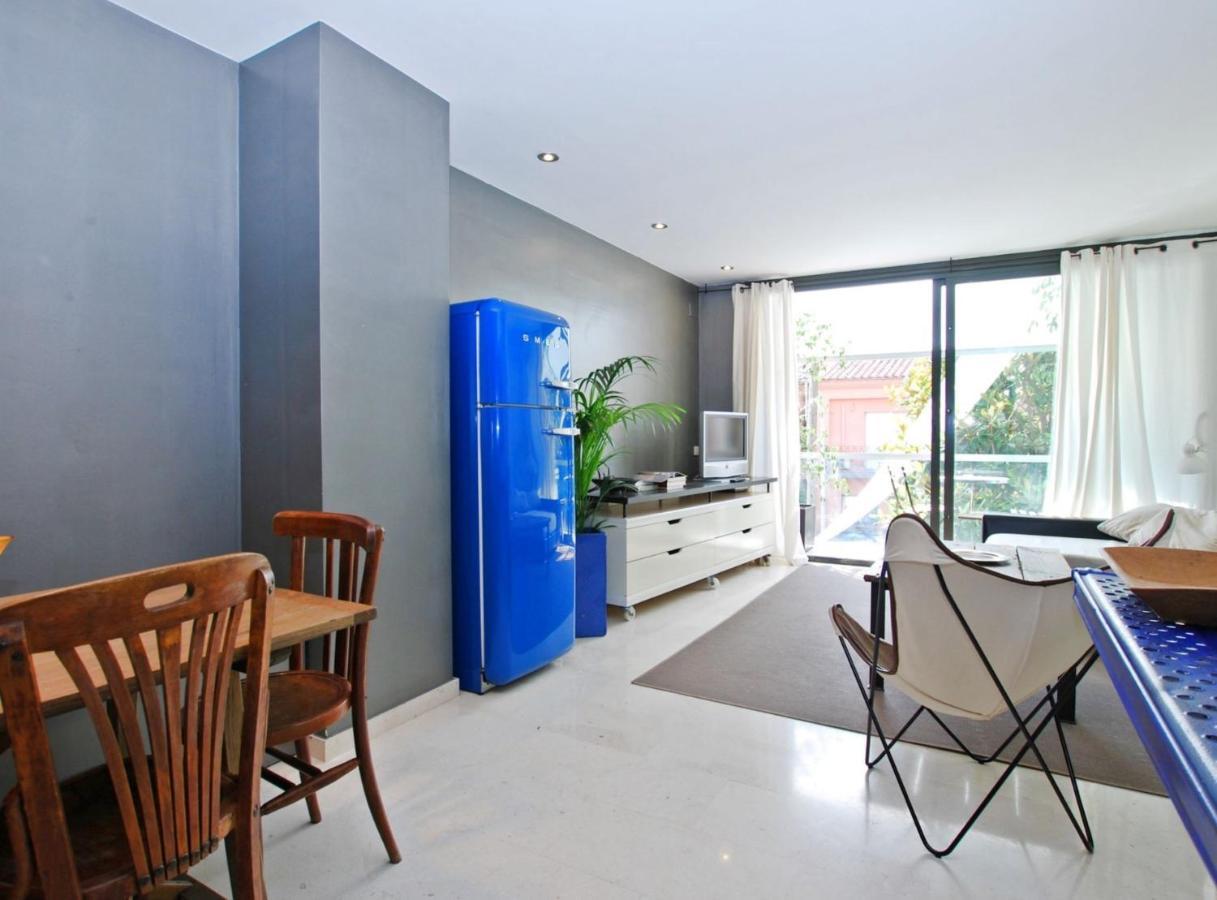 Blue Fridge Apartmen - Blue Fridge Apartmen - Ideal For Couples, Near Beach And Well Connected Lägenhet Vilassar De Mar Exteriör bild