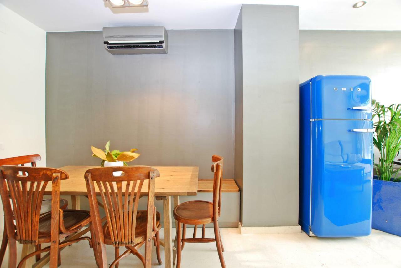 Blue Fridge Apartmen - Blue Fridge Apartmen - Ideal For Couples, Near Beach And Well Connected Lägenhet Vilassar De Mar Exteriör bild